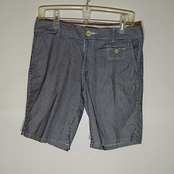 Dockers 30X10 pin stripped walking shorts.. Summer fun - Picture 1 of 8